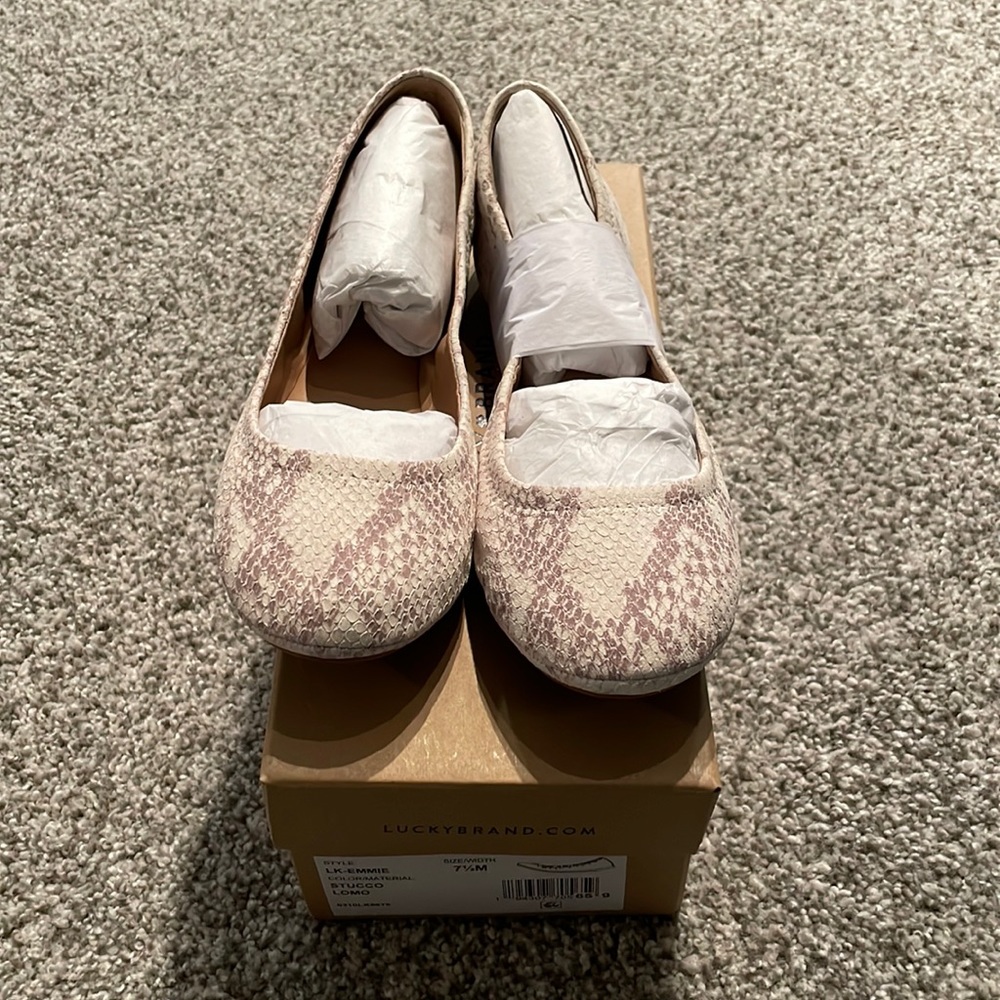 Brand new in box lucky brand snakeskin flats size 7.5
